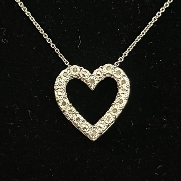Macys bridge diamond heart necklace 1/10 ctw sterling silver new - Picture 2 of 7